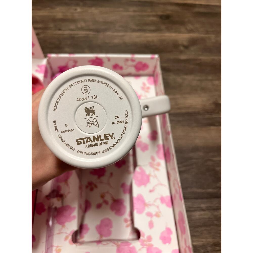 New in Box Stanley LoveShackFancy Ribbon Rosa 40oz Quencher Tumbler Floral Pink - Picture 8 of 10